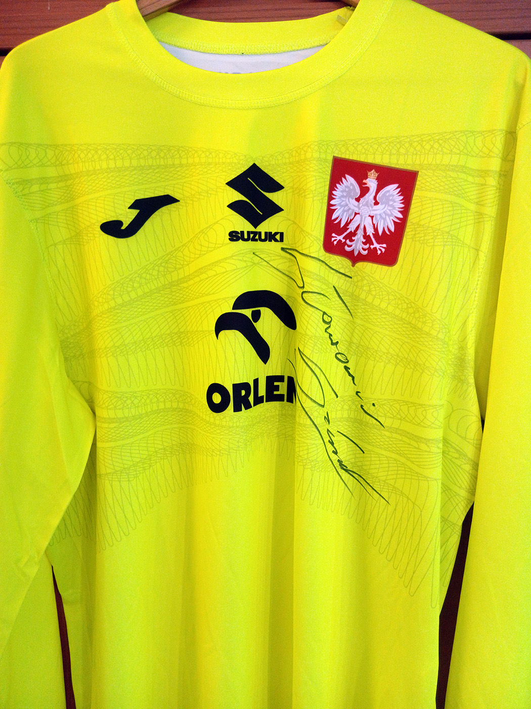 Oficjalna reprezentacyjna bluza marki Joma z autografem Sławomira Szmala