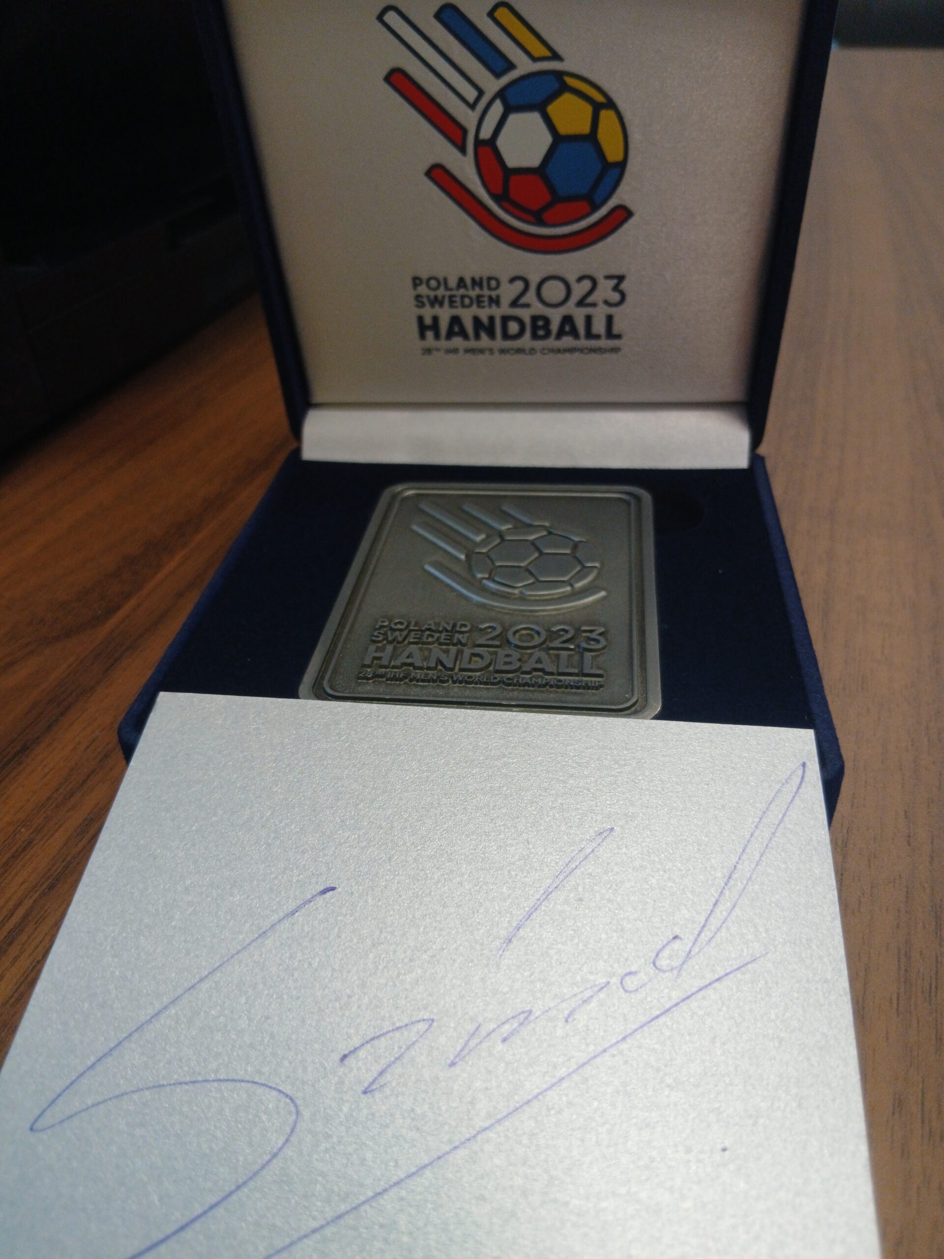 Medal okolicznościowy z okazji mistrzostw świata w piłce ręcznej mężczyzn Polska-Szwecja 2023 z wkładką z autografem Sławomira Szmala